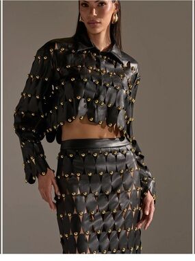 ✨AKIRA Black Cropped Studded Scalloped Leather-Look Shirt✨